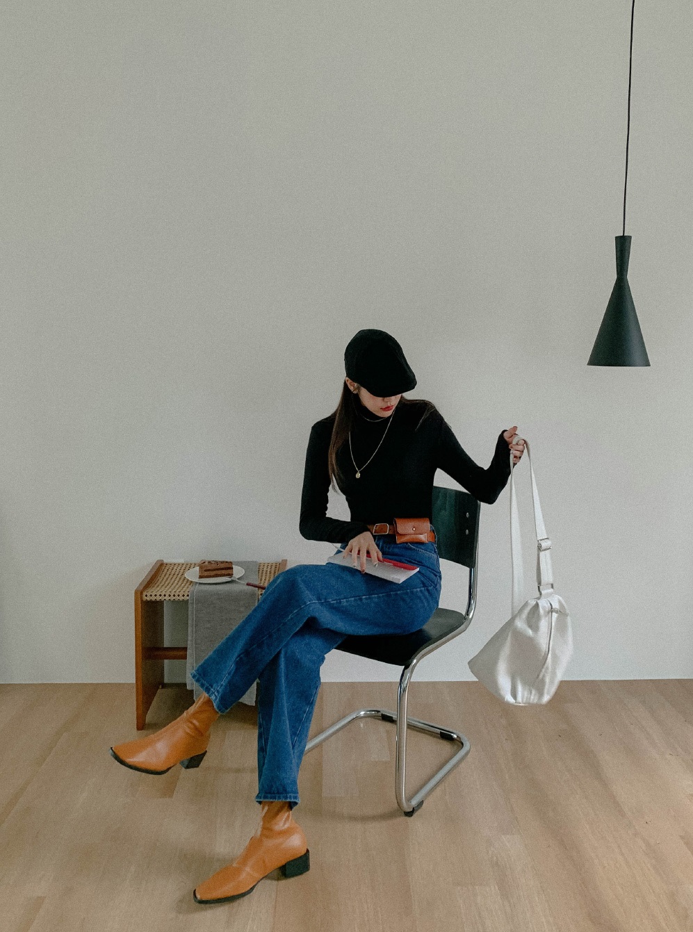 DRESS UP - Ngoài 30 tuổi rồi, chị em nên tránh diện 4 kiểu giày "trẻ nghé" sau kẻo mất hết vẻ tinh tế thanh lịch - timdamdep.com 5 1021 tb 0231 1607078900142159403039