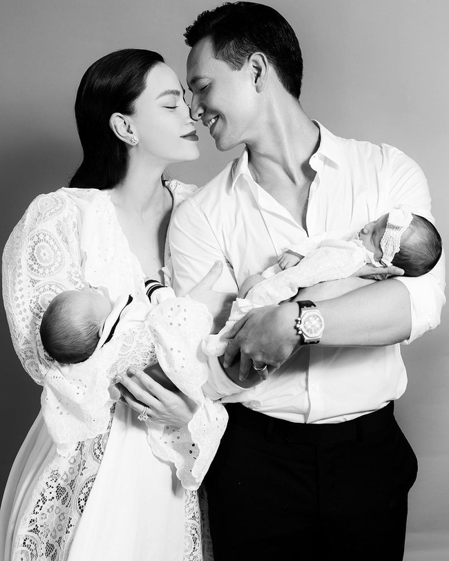 Gia đình Hồ Ngọc Hà - Khắc Việt - Dương Khắc Linh cúng mụ cho con sinh đôi: Mỗi nhà một kiểu nhưng nhà nào cũng cầu kỳ, hoành tráng - Ảnh 1. Gia đình Hồ Ngọc Hà - Khắc Việt - Dương Khắc Linh cúng mụ cho con sinh đôi: Mỗi nhà một kiểu nhưng nhà nào cũng cầu kỳ, hoành tráng - Ảnh 1.