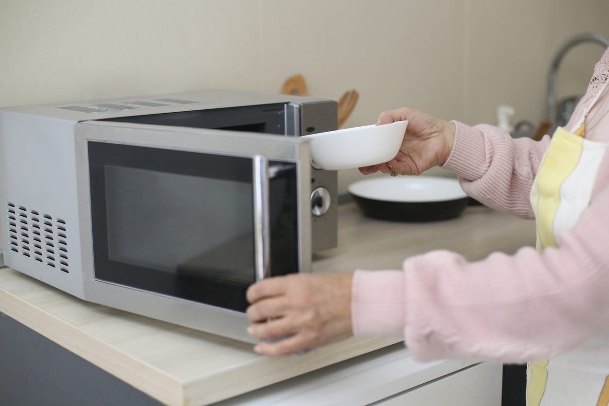 Sử dụng lò vi sóng đã lâu nhưng chị em chưa chắc đã biết các nguyên tắc cơ bản này! - Ảnh 4. Sử dụng lò vi sóng đã lâu nhưng chị em chưa chắc đã biết các nguyên tắc cơ bản này! - Ảnh 4.