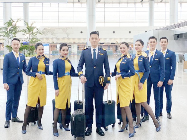 Xuất hiện hình ảnh đầu tiên chụp dàn tiếp viên hàng không và chiếc máy bay của hãng Vietravel Airlines - Ảnh 4.