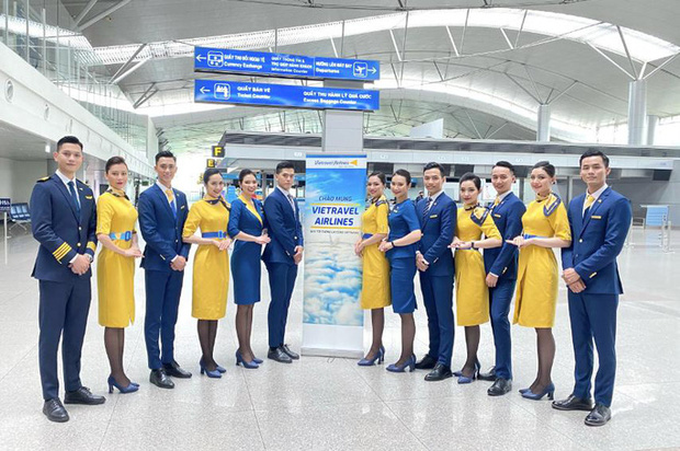 Xuất hiện hình ảnh đầu tiên chụp dàn tiếp viên hàng không và chiếc máy bay của hãng Vietravel Airlines - Ảnh 3.