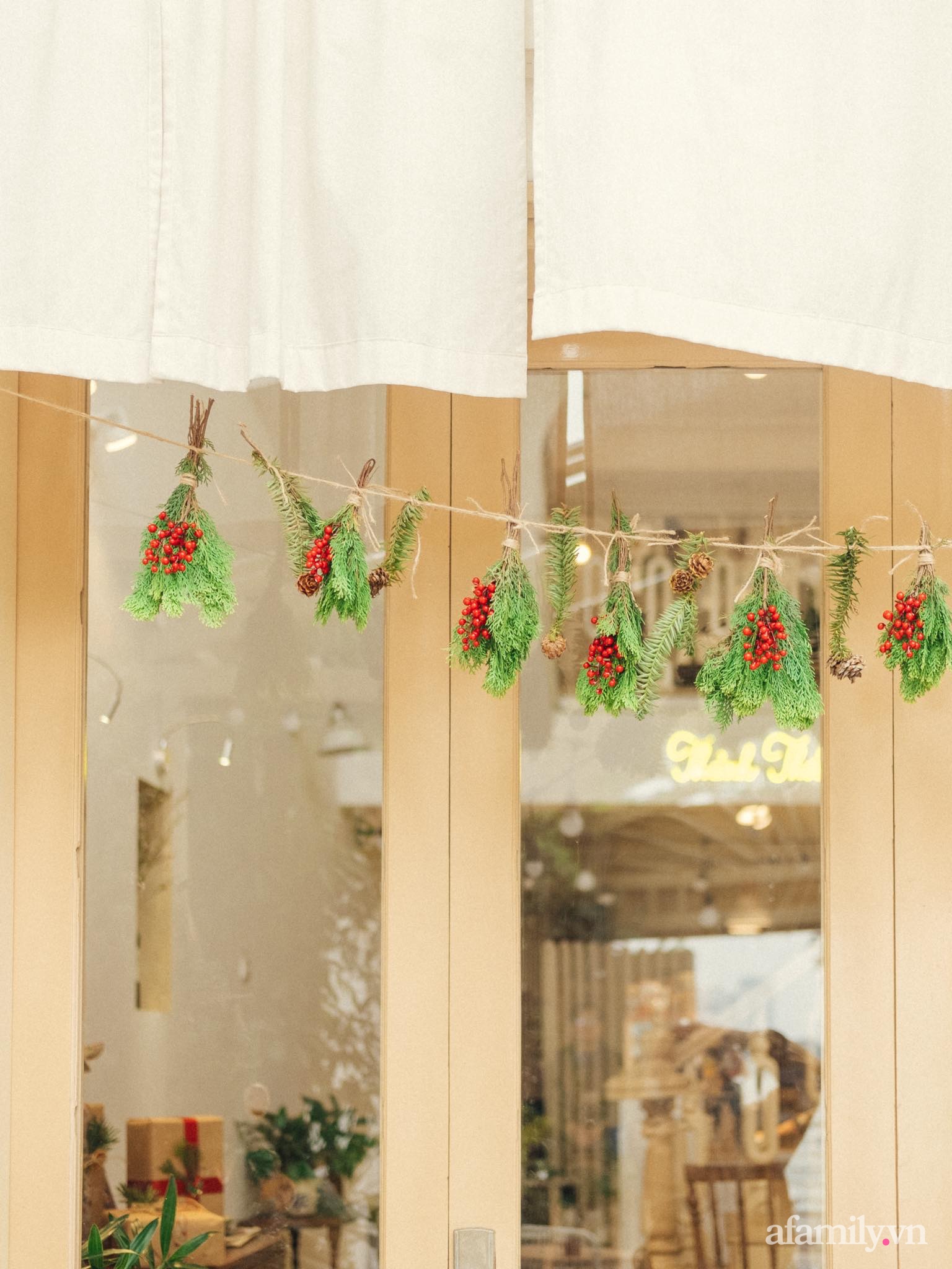 Căn nhà phố Hà Nội dịu dàng hương Giáng sinh nhờ decor bằng nguyên liệu sẵn có trong bếp - Ảnh 10.