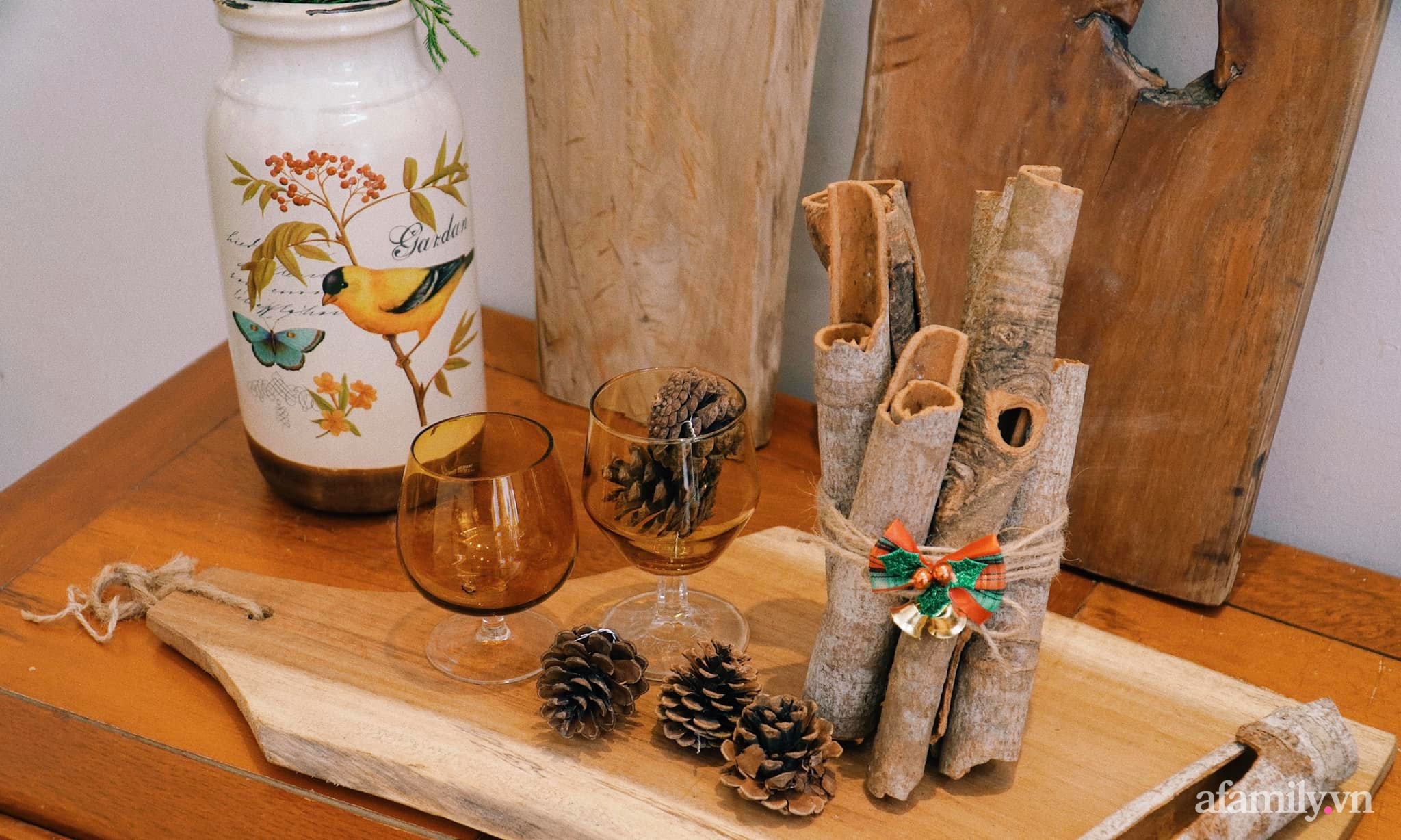 Căn nhà phố Hà Nội dịu dàng hương Giáng sinh nhờ decor bằng nguyên liệu sẵn có trong bếp - Ảnh 6.