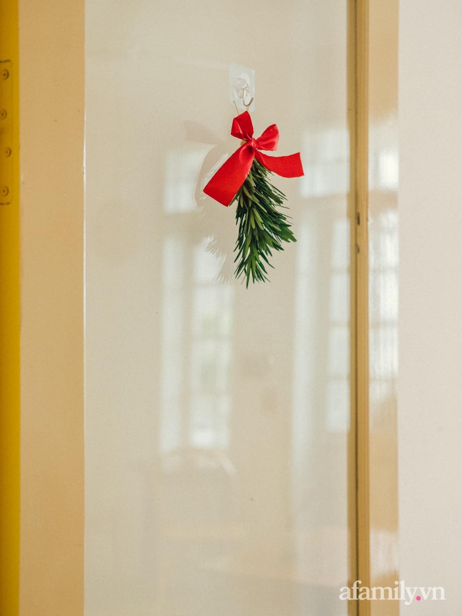 Căn nhà phố Hà Nội dịu dàng hương Giáng sinh nhờ decor bằng nguyên liệu sẵn có trong bếp - Ảnh 20.