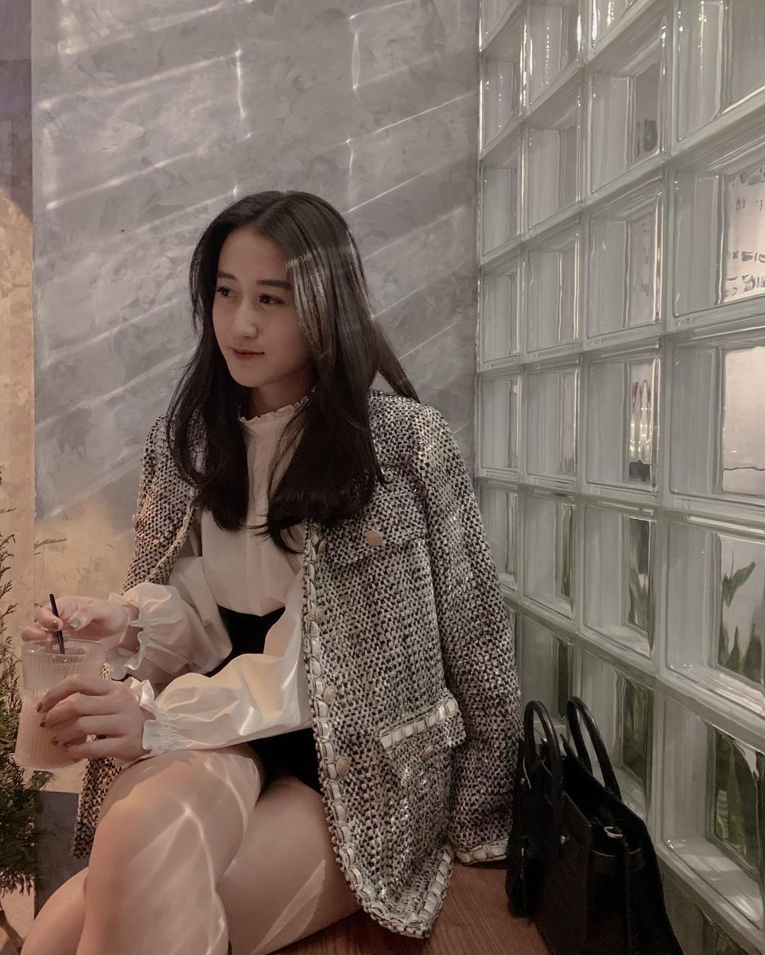 Song Hye Kyo, Lan Khuê, Thanh Hằng &quot;đại chiến&quot; với áo khoác vải tweed: Hot item đáng sắm nhất lúc này đây rồi - Ảnh 13.