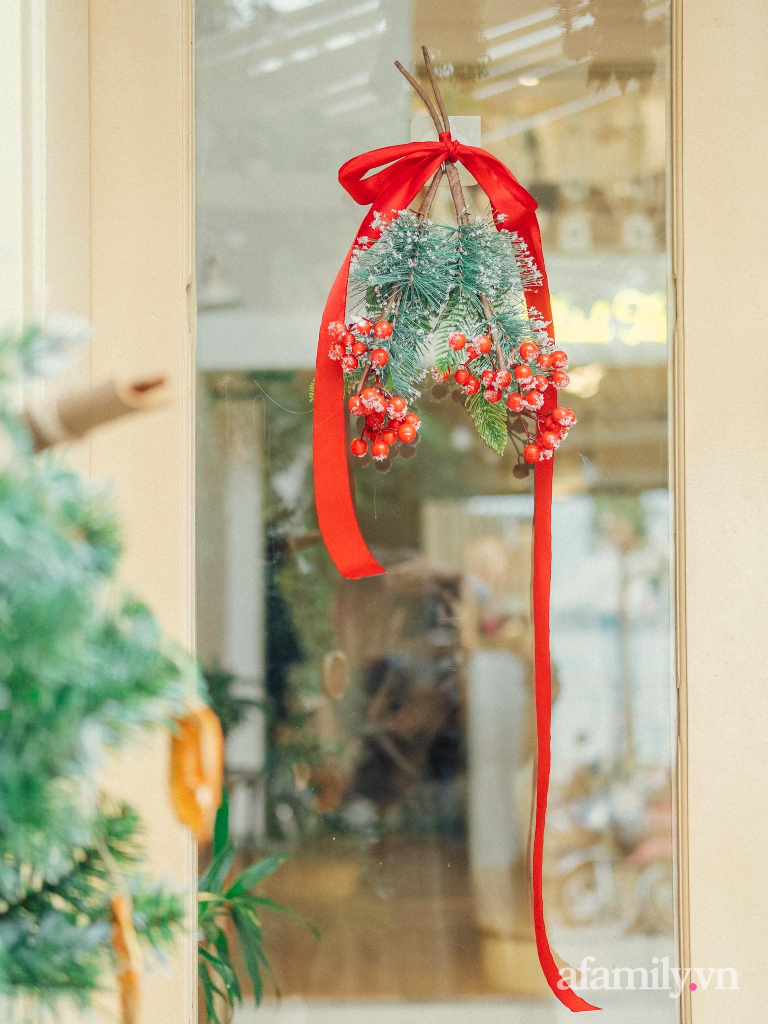Căn nhà phố Hà Nội dịu dàng hương Giáng sinh nhờ decor bằng nguyên liệu sẵn có trong bếp - Ảnh 25.