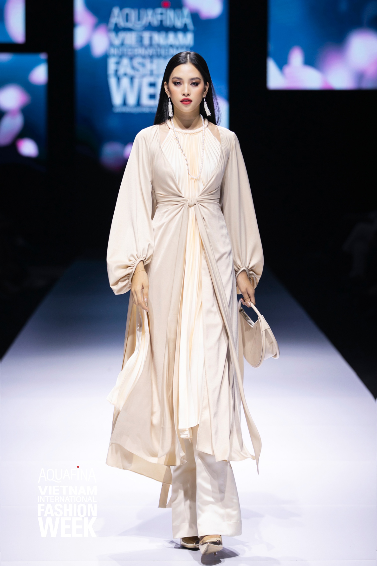 DRESS UP - Hương Giang làm vedette - timdamdep.com 7 batch7354kiengcan team 16073276074011842074076
