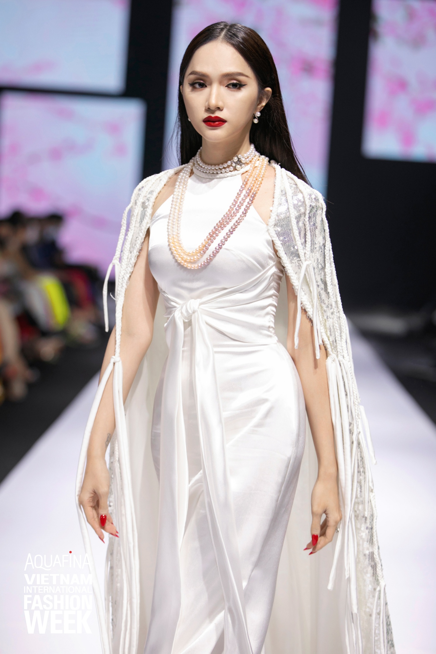 DRESS UP - Hương Giang làm vedette - timdamdep.com 9 batch7501kiengcan team 16073271872691145829147