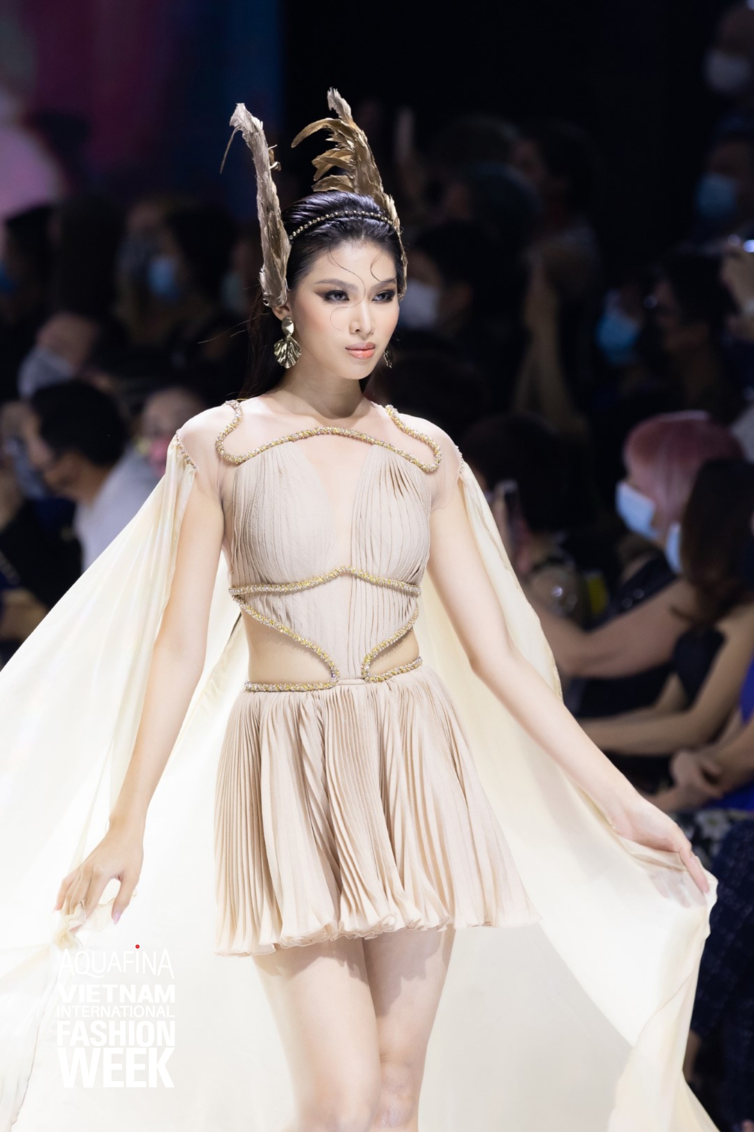 DRESS UP - Hương Giang làm vedette - timdamdep.com 4 batchhain2100 16073141180581295964452 16073255271841483111066