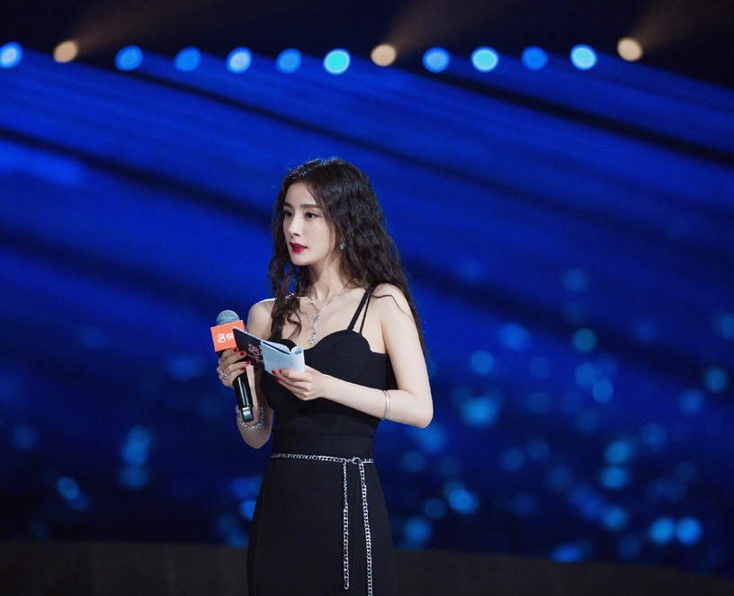 Top 10 sao nữ được yêu thích nhất 2020: Dương Mịch xếp thứ 8, Triệu Lệ Dĩnh - Dương Tử bị mỹ nhân khác cướp ngôi quán quân - Ảnh 4. Top 10 sao nữ được yêu thích nhất 2020: Dương Mịch xếp thứ 8, Triệu Lệ Dĩnh - Dương Tử bị mỹ nhân khác cướp ngôi quán quân - Ảnh 4.