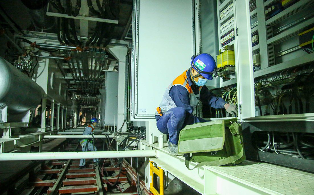 Cận cảnh lắp ráp robot đào hầm tuyến đường sắt đô thị Nhổn - ga Hà Nội - Ảnh 6.