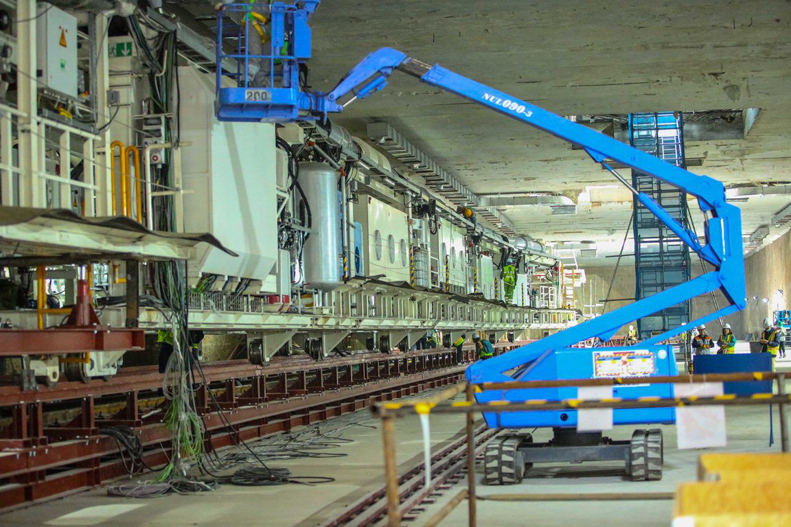 Cận cảnh lắp ráp robot đào hầm tuyến đường sắt đô thị Nhổn - ga Hà Nội - Ảnh 9.