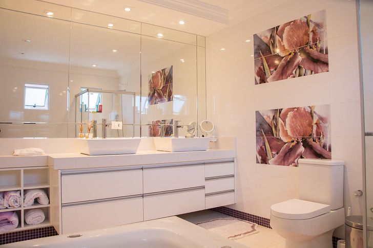 Những mẹo đơn giản dễ làm biến phòng tắm tẻ nhạt thành không gian thư giãn ở khách sạn sang chảnh - Ảnh 9.