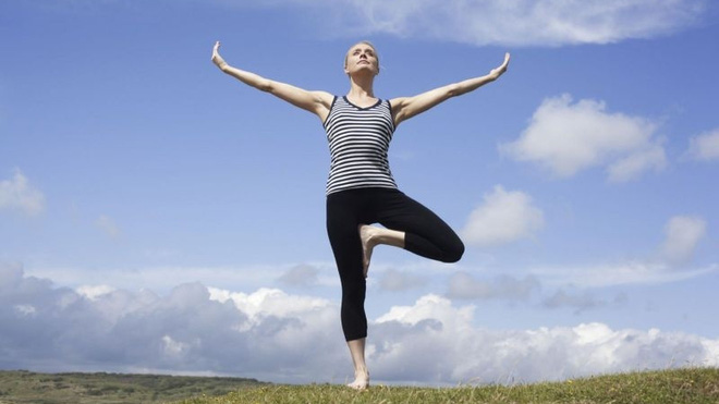 Nghệ sĩ Ch&iacute; T&agrave;i từng thực hiện thử th&aacute;ch "Đứng một ch&acirc;n" để ph&ograve;ng ngừa đột quỵ: Động t&aacute;c n&agrave;y h&oacute;a ra c&oacute; rất nhiều lợi &iacute;ch sức khỏe - Ảnh 4.