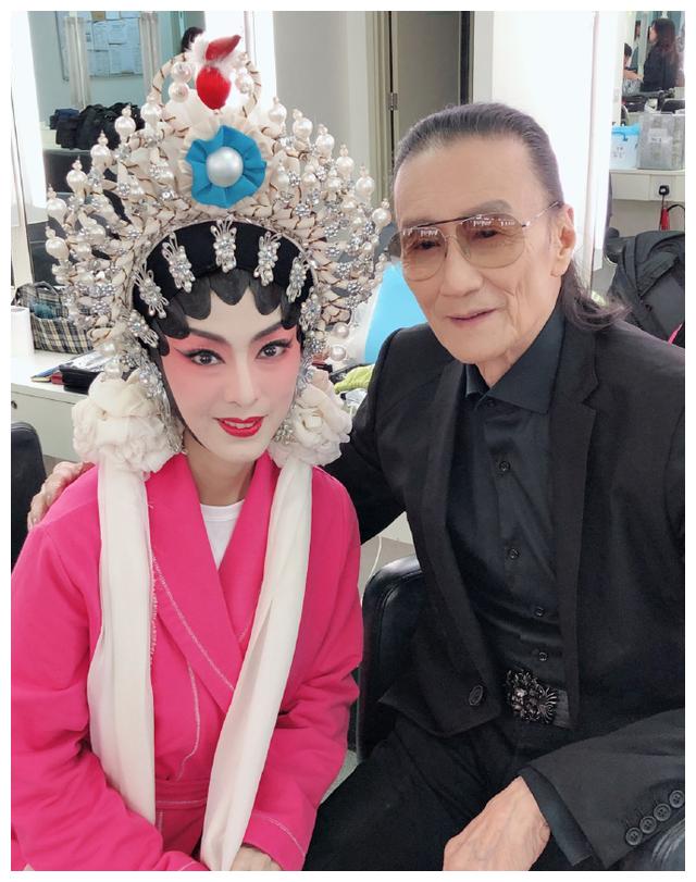 &quot;Bằng chứng thép 4&quot; trên TVB: Sao nữ 65 tuổi - Mễ Tuyết, bố Tạ Đình Phong 84 tuổi gây sốc vì quá trẻ đẹp  - Ảnh 4.