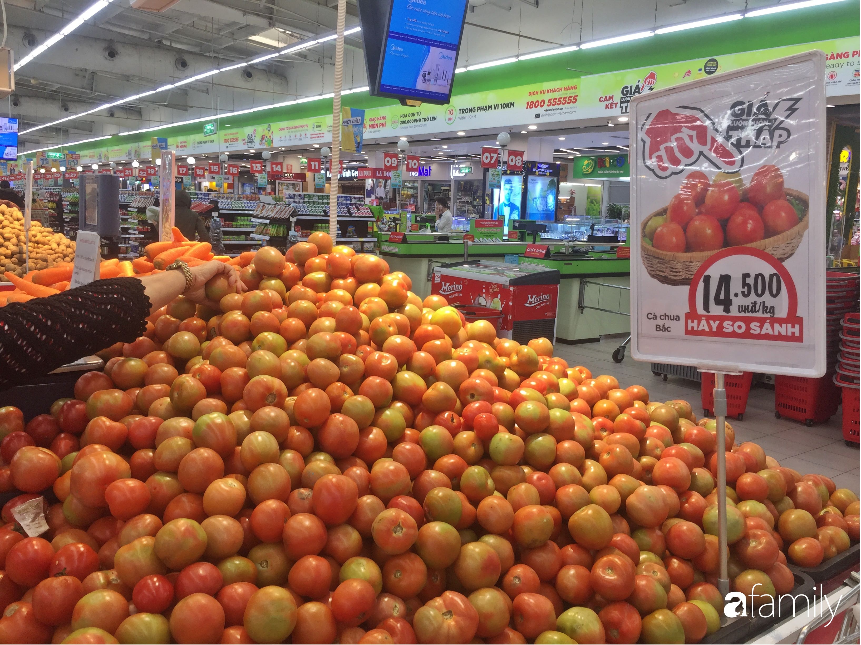 Giá hoa quả trong siêu thị rẻ gấp 3 lần so với thời điểm trước Tết, dưa hấu còn 6.700 đồng/kg - Ảnh 12.