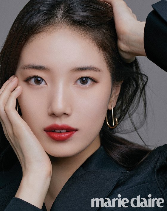 Cùng xuất hiện trên bìa tạp chí, &quot;phi công trẻ&quot; của Son Ye Jin và &quot;tình đầu quốc dân&quot; Suzy khiến netizen không thốt nên lời với hai gương mặt tuyệt tác - Ảnh 1.