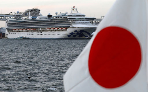 Ngày càng có nhiều ca dương tính Covid-19 trên du thuyền ở Nhật: Virus corona mới liệu có lây lan nhanh hơn khi bị giam lỏng trong các tàu trên biển? - Ảnh 2.
