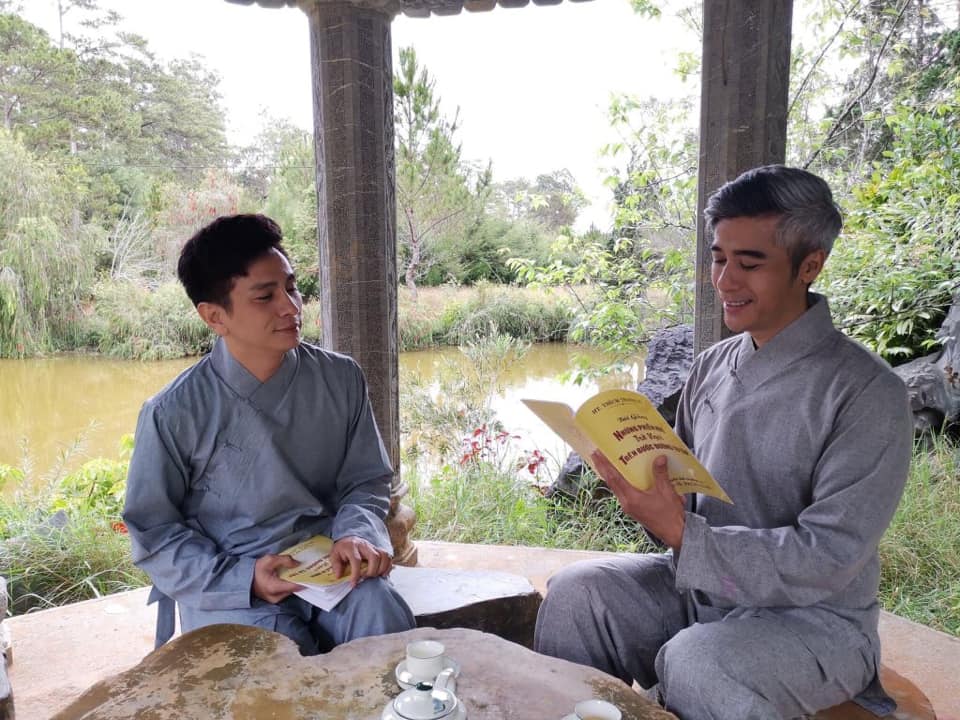 Cặp đ&ocirc;i nam diễn vi&ecirc;n Đ&igrave;nh To&agrave;n - Quang Thảo khiến c&ocirc;ng ch&uacute;ng ngưỡng mộ v&igrave; mối quan hệ bạn t&acirc;m giao suốt 20 năm - Ảnh 1.