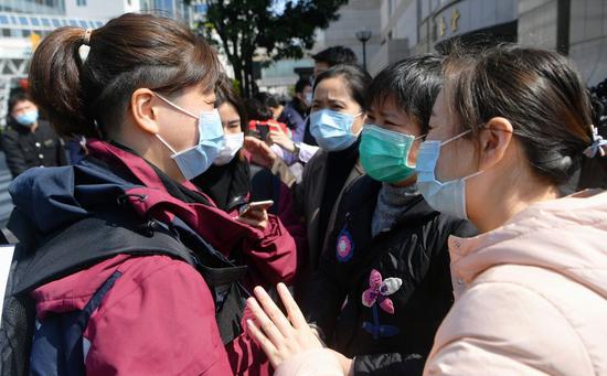 Số lượng bệnh nhân nhiễm Covid-19 ở Trung Quốc hồi phục nhiều hơn số ca nhiễm mới trong 5 ngày liên tiếp - Ảnh 2.