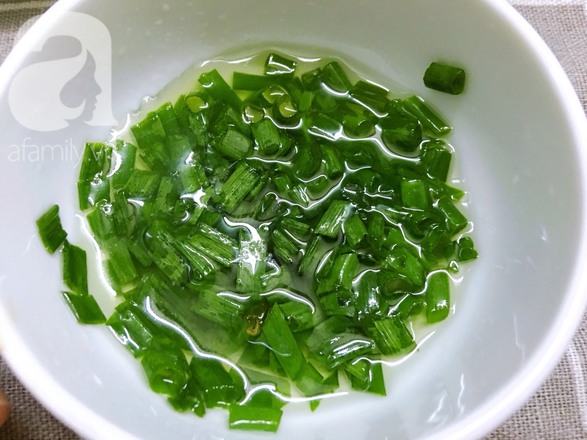 Trứng vịt lộn nướng mỡ h&agrave;nh - m&oacute;n ăn vặt mới toanh si&ecirc;u hấp dẫn - Ảnh 3.