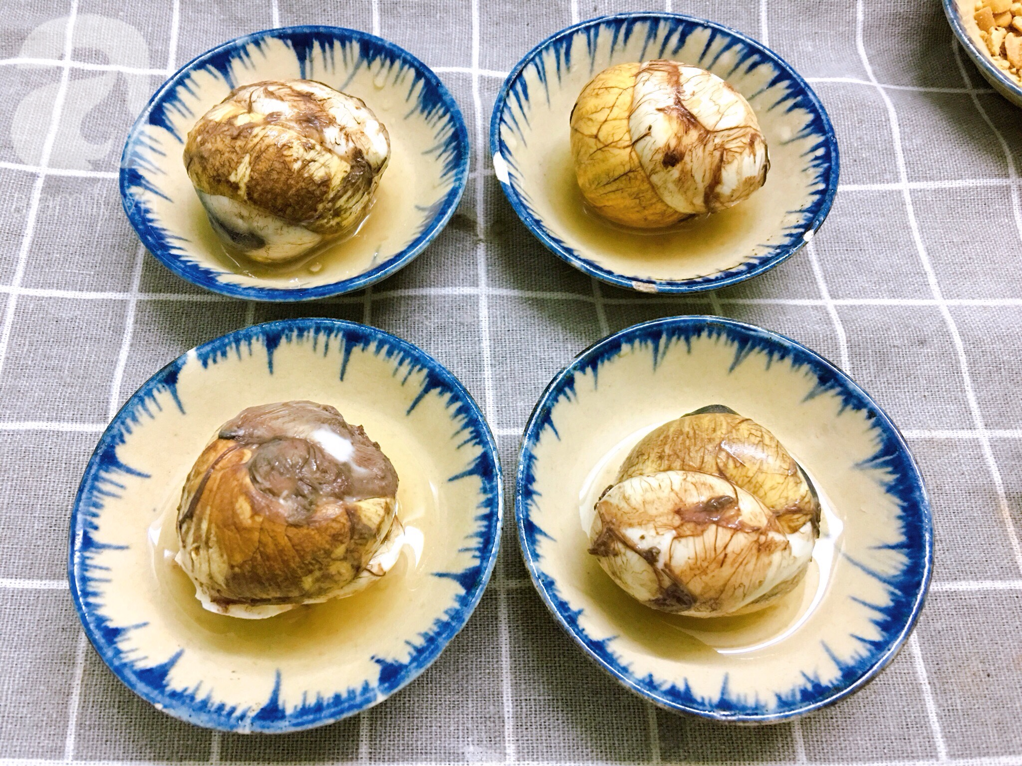 Trứng vịt lộn nướng mỡ h&agrave;nh - m&oacute;n ăn vặt mới toanh si&ecirc;u hấp dẫn - Ảnh 2.