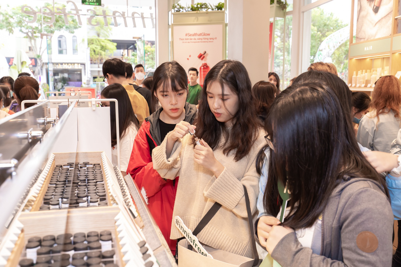 Sướng nhất các tín đồ làm đẹp Đà Nẵng: Vừa shopping nhận quà “khủng” từ innisfree, vừa nghe Phương Ly hát live cực đỉnh - Ảnh 4.