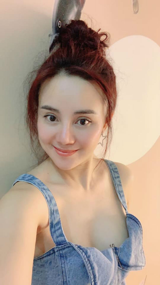 Vy Oanh gửi lời chào ngày mới tới mọi người. Vy Oanh gửi lời chào ngày mới tới mọi người.