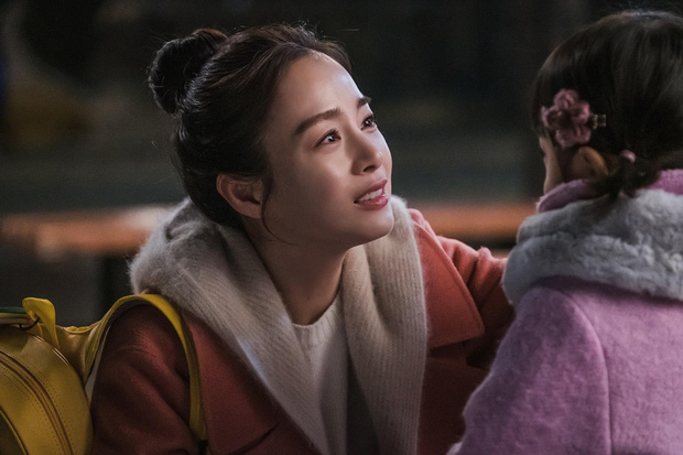 &quot;Hi Bye, Mama&quot;: Giàu &quot;nứt vách&quot; như Kim Tae Hee nhưng cứ chỉ có một bộ trang phục để đóng phim, vì sao thế này? - Ảnh 2.