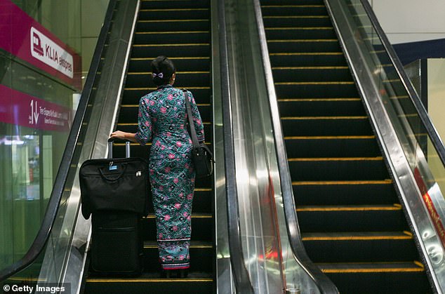 Thâm niên 25 năm, nữ tiếp viên hàng không vẫn bị sa thải vì nặng hơn nửa cân so với quy định - Ảnh 1.