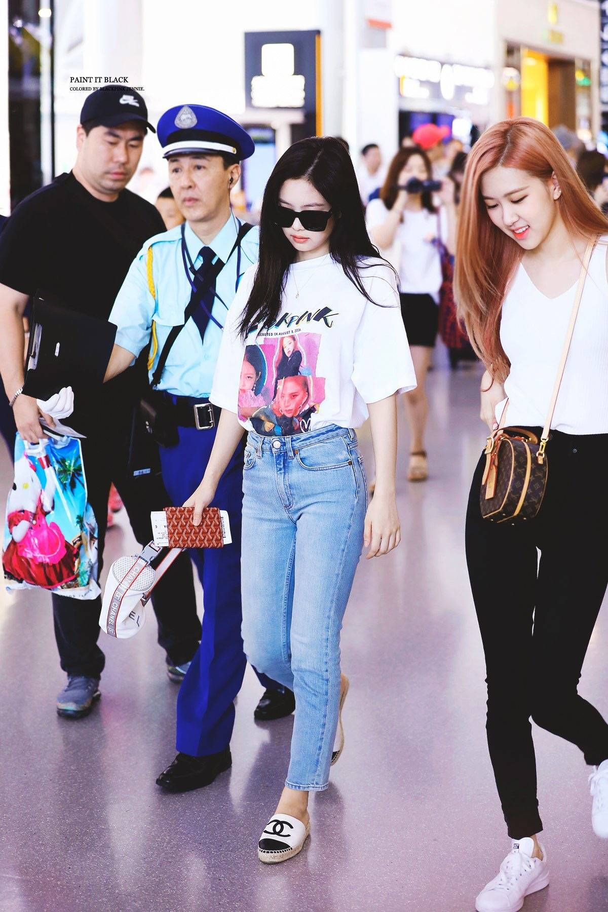 Chiếc quần jeans y&ecirc;u th&iacute;ch của Jennie đ&acirc;y rồi: Kiểu quần lai cực kỳ nịnh d&aacute;ng m&agrave; bạn sẽ muốn m&uacute;c ngay 1 chiếc tương tự - Ảnh 4.