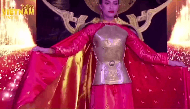 &quot;Người thương&quot; Trọng Hiếu trình diễn áo dài đỏ rực và bộ giáp chim hạc  uy quyền trên sân khấu Hoa hậu chuyển giới quốc tế 2020 - Ảnh 4.