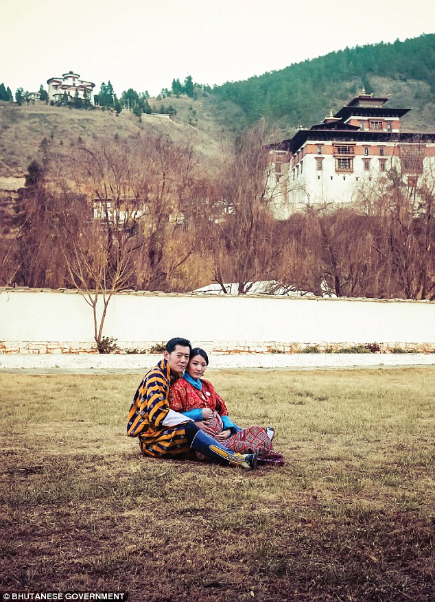 Hoàng hậu &quot;vạn người mê&quot; Bhutan: Hiếm hoi lộ ảnh mang bầu lần thứ 2, nhan sắc hiện tại khiến ai cũng bất ngờ - Ảnh 2.
