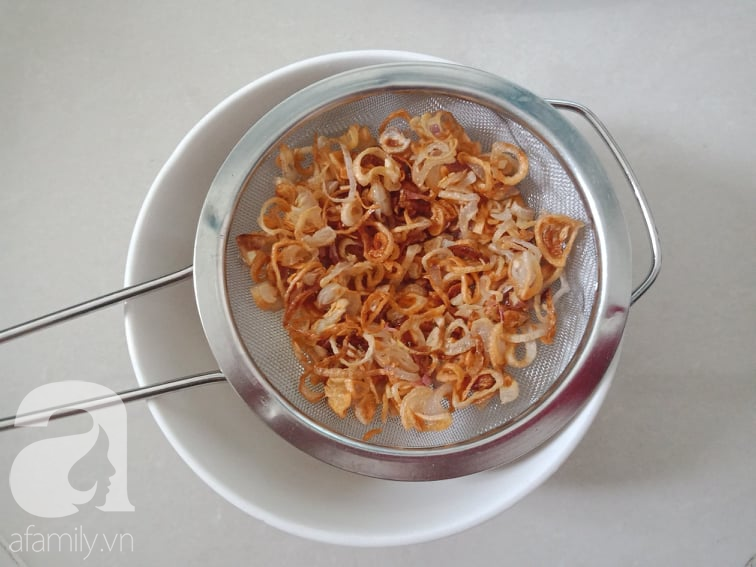 D&ugrave;ng chảo kh&ocirc;ng d&iacute;nh tr&aacute;ng b&aacute;nh cuốn: Tưởng kh&ocirc;ng dễ m&agrave; dễ kh&ocirc;ng tưởng, ăn ngon cực! - Ảnh 4.