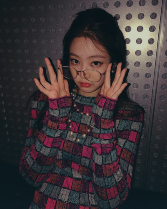 Jennie: Hãy chiêm ngưỡng bức ảnh xinh đẹp của Jennie - một trong những thành viên của Blackpink. Với vẻ ngoài thu hút và tài năng đỉnh cao, cô ấy chắc chắn sẽ khiến bạn xao xuyến.