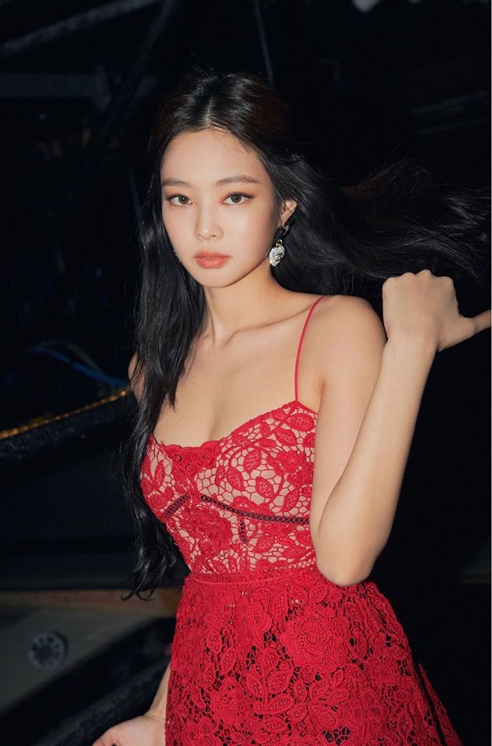 Jennie Blackpink là một trong những nữ ca sĩ được yêu thích nhất hiện nay với vẻ ngoài xinh đẹp và phong cách thời trang độc đáo. Hãy tải ngay app chỉnh ảnh của cô để tìm hiểu và sáng tạo ra những tác phẩm nghệ thuật đẹp mắt và độc đáo!