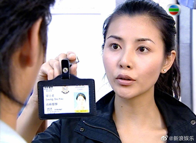 Cảnh sát đẹp nhất &quot;Bằng chứng thép&quot; của TVB: Qua mặt Xa Thi Mạn, vượt scandal nghiện cờ bạc để làm vợ Trịnh Y Kiện  - Ảnh 4.