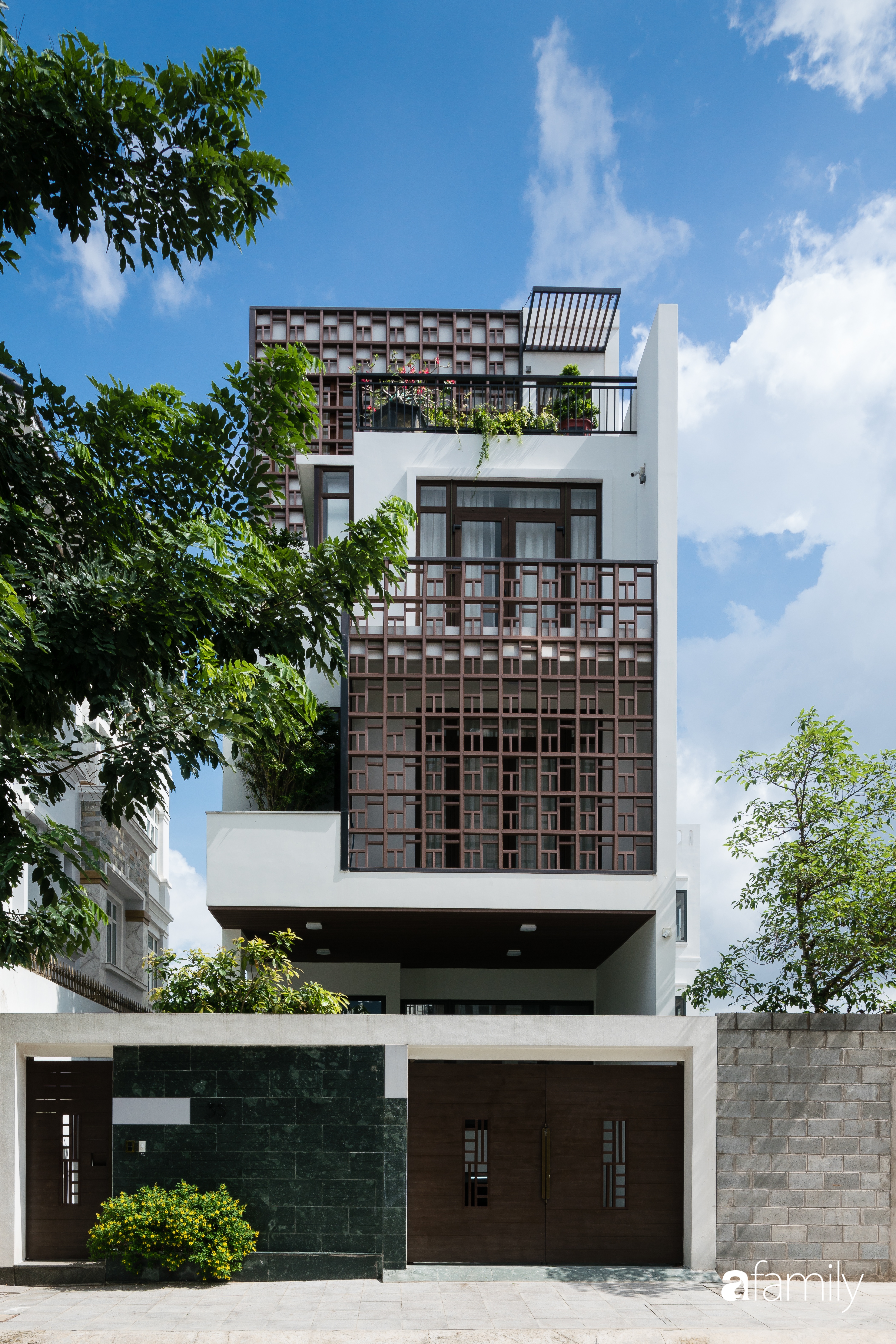 Ngôi nhà độc đáo với kiến trúc lấy cảm hứng từ truyền thống văn hóa Việt ở Quận 2, TP. HCM - Ảnh 2.