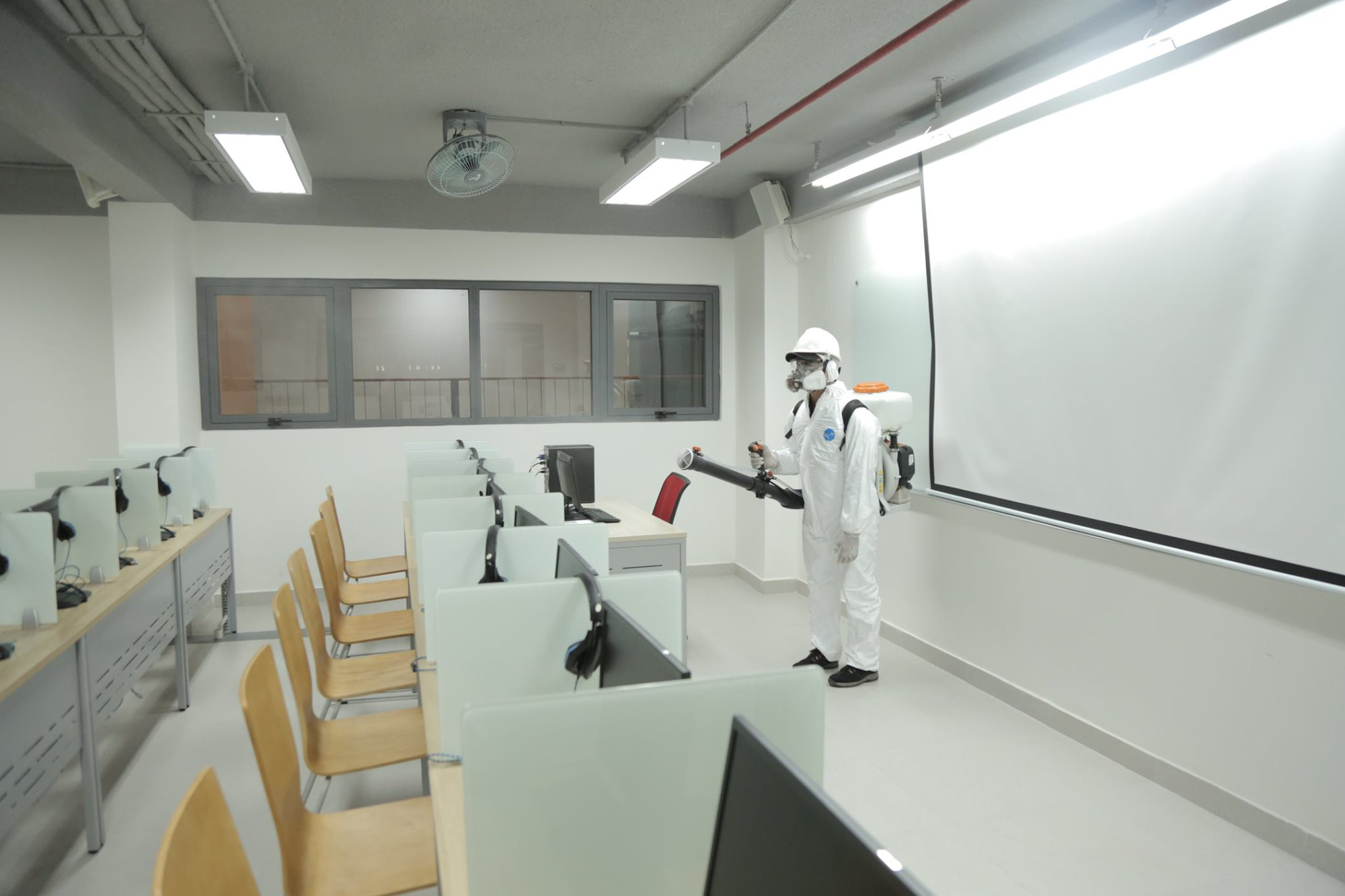 Một trường đại học cho sinh vi&ecirc;n chọn c&aacute;ch học trong m&ugrave;a nghỉ dịch Coivd-19 - Ảnh 1.
