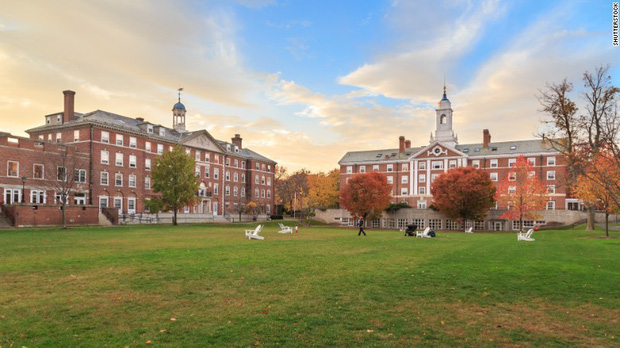 ĐH Harvard, MIT đóng cửa, chuyển sang học online, yêu cầu sinh viên rời khỏi ký túc xá để phòng tránh dịch Covid-19 - Ảnh 1.
