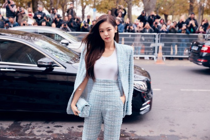 Ngồi yên cũng dính chưởng: Jennie bất ngờ bị netizen mỉa mai rằng không xứng với danh Chanel sống chỉ vì 1 người mẫu xứ Hàn - Ảnh 3.