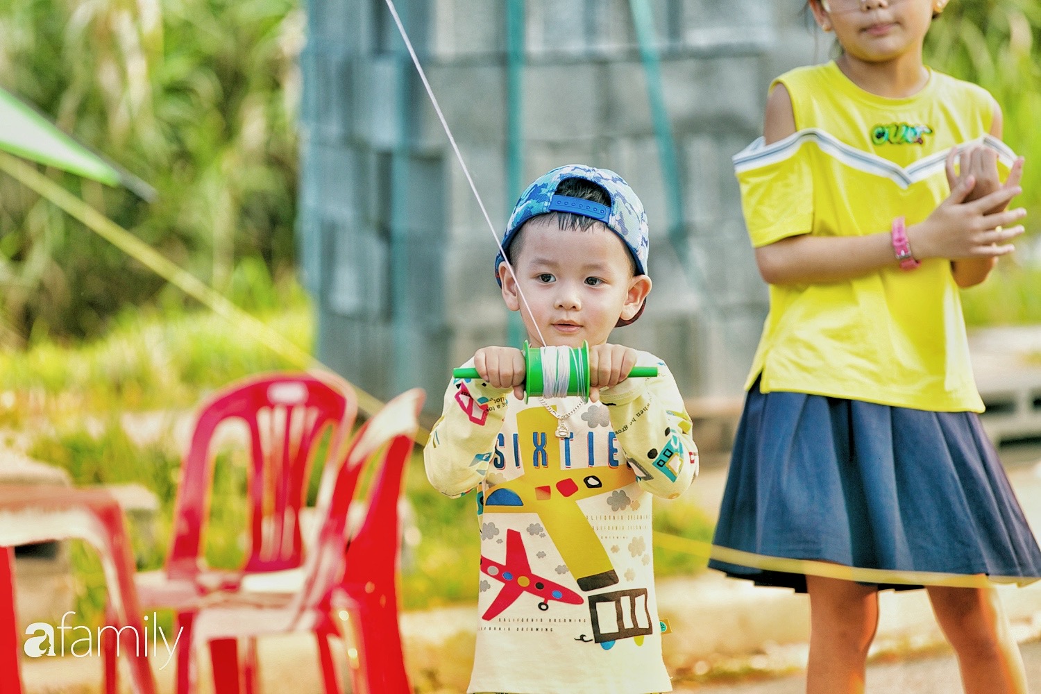 Chùm ảnh: Cánh đồng diều bay rợp trời hot nhất tại Sài Gòn, bất kể già trẻ, lớn bé ai cũng hăng say như trở về tuổi thơ - Ảnh 13.