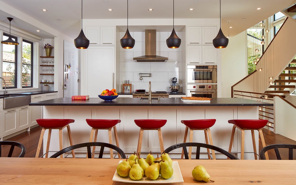 Một bộ ghế sắc màu cho căn bếp gia đình thêm xinh khiến tim ai cũng phải rung rinh - Ảnh 3.