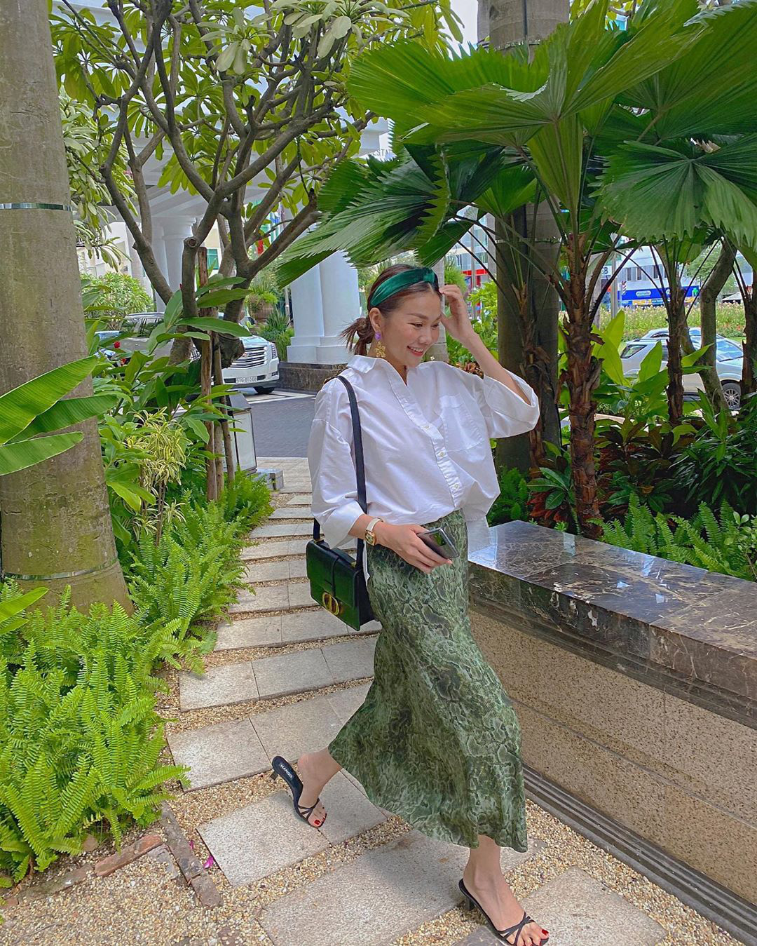 Item được lòng hội sành mốt nhất lúc này hẳn là guốc mũi vuông, diện lên vừa chơi vừa sang chảnh miễn bàn - Ảnh 1. Item được lòng hội sành mốt nhất lúc này hẳn là guốc mũi vuông, diện lên vừa chơi vừa sang chảnh miễn bàn - Ảnh 1.