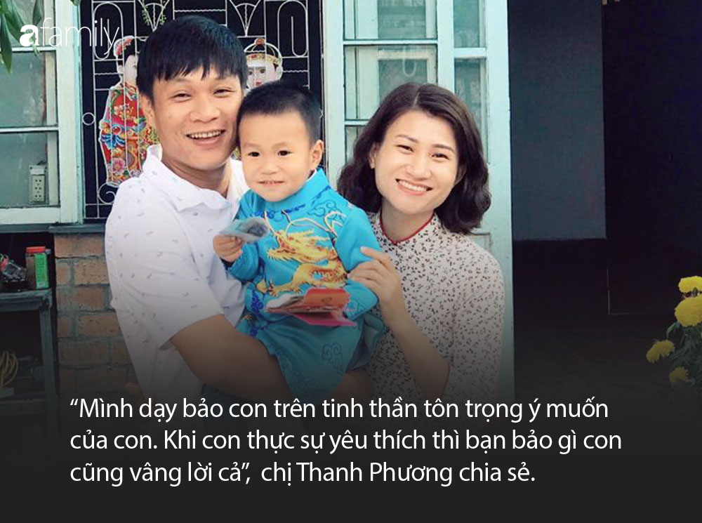 Bé trai 2 tuổi đi chợ nấu ăn tươm tất, tự ngủ lúc 7h tối và &quot;ngốn&quot; cả trăm cuốn sách nhờ phương pháp dạy khéo léo của mẹ trẻ ở Huế - Ảnh 7.