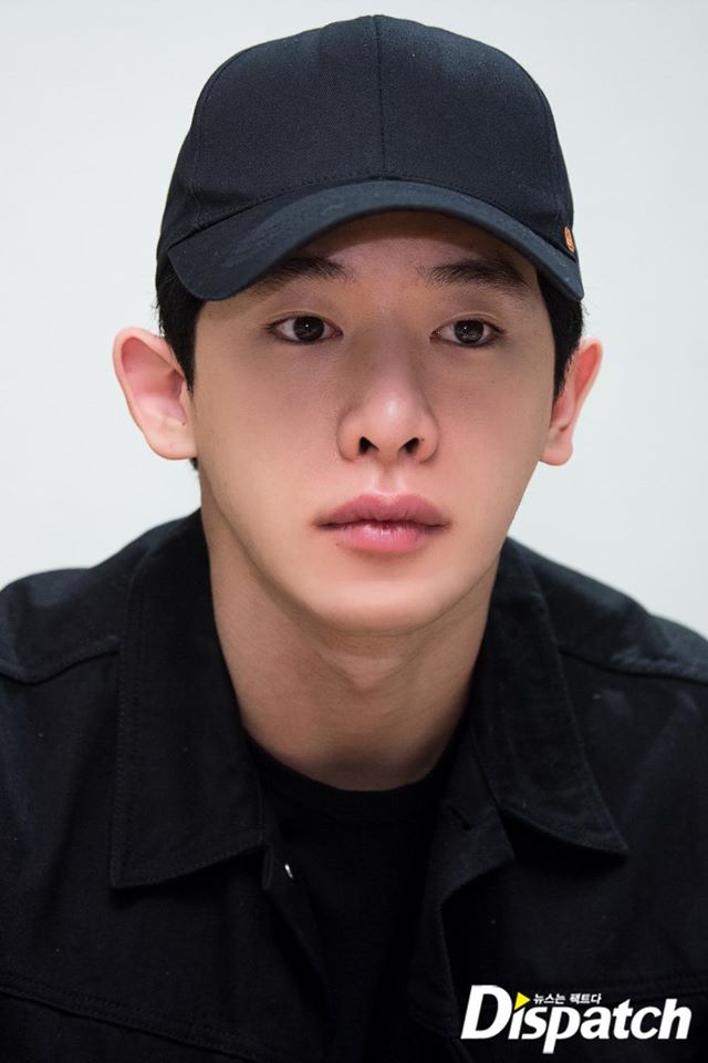 Nam thần tượng của nhóm nhạc Kpop nổi tiếng bất ngờ công khai quá khứ đen tối nhưng nghe hết câu chuyện lại thấy đáng thương hơn đáng ghét - Ảnh 2. Nam thần tượng của nhóm nhạc Kpop nổi tiếng bất ngờ công khai quá khứ đen tối nhưng nghe hết câu chuyện lại thấy đáng thương hơn đáng ghét - Ảnh 2.