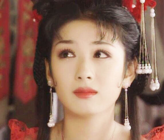 Váy đỏ rực rỡ nhất: Dương Mịch - Địch Lệ Nhiệt Ba - Triệu Lệ Dĩnh đẹp mê mẩn nhưng Angelababy mới là tiên nữ  - Ảnh 5.