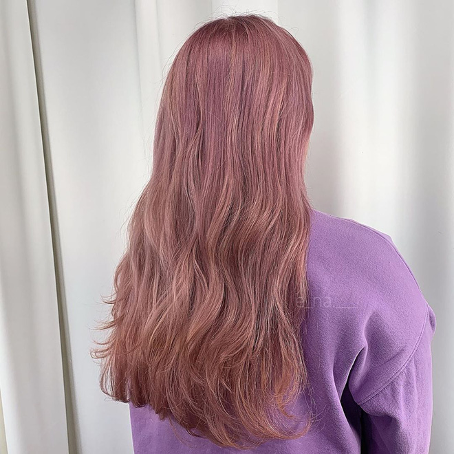 4AM Hair Studio - Nhuộm tóc màu tím sữa bạn sẽ có được diện mạo ngọt ngào,  xinh trend và trẻ trung hơn hẳn. Với sự pha trộn của gam màu xám