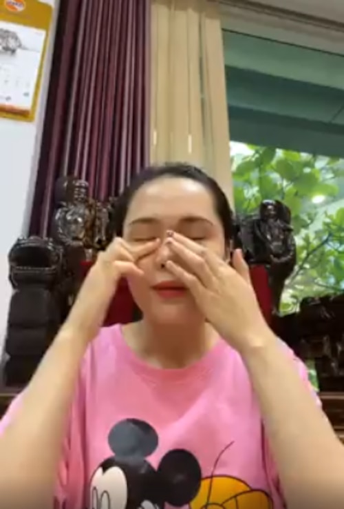 Đang livestream rất vui vẻ, Quỳnh Anh bỗng rơi nước mắt khi được hỏi đến Duy Mạnh đang điều trị ở Singapore - Ảnh 2.