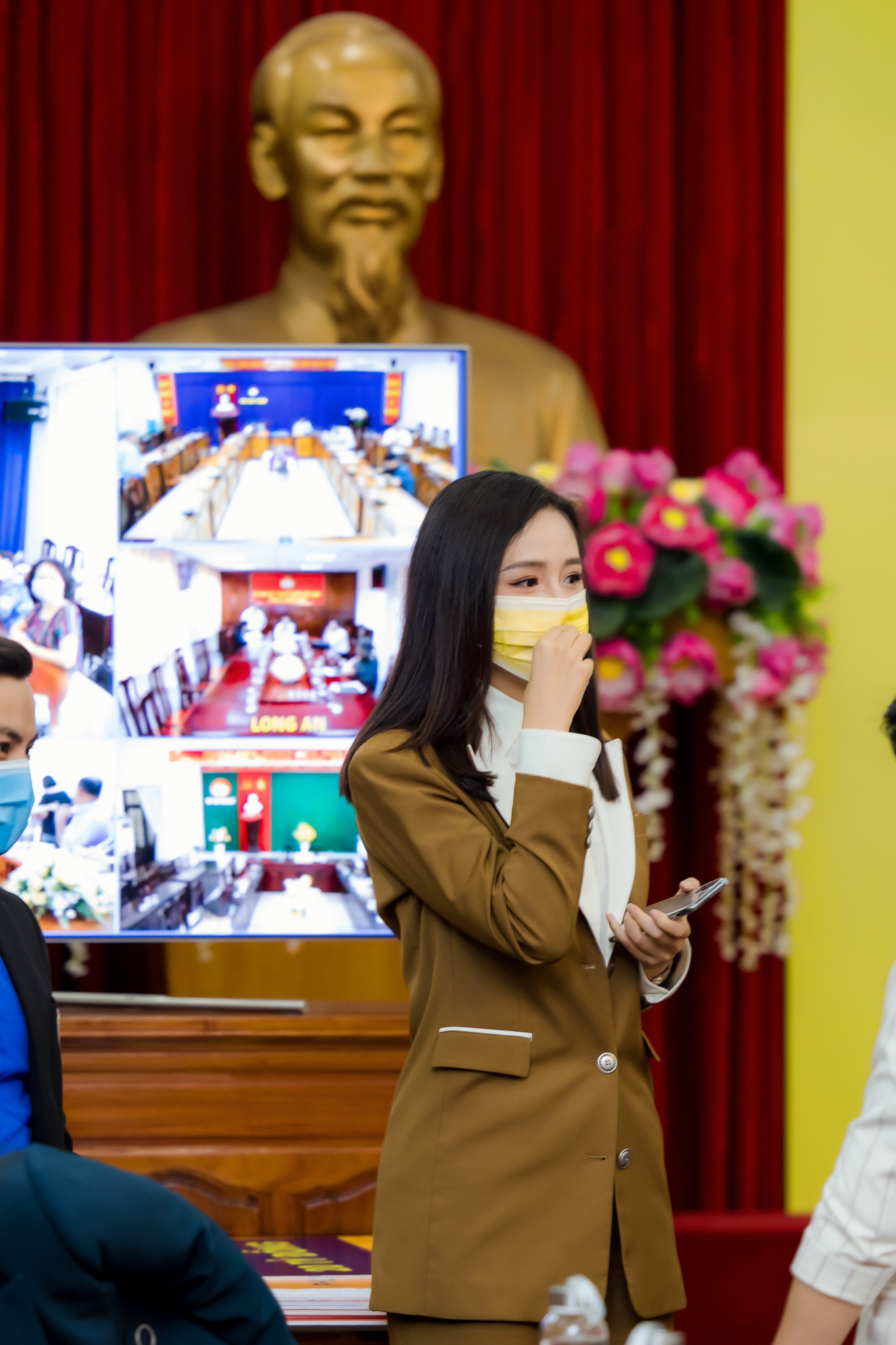 Hoa hậu Mai Phương Thuý gặp Thủ tướng Chính phủ, đại diện ủng hộ 20 tỷ đồng phòng chống đại dịch Covid-19 - Ảnh 7.